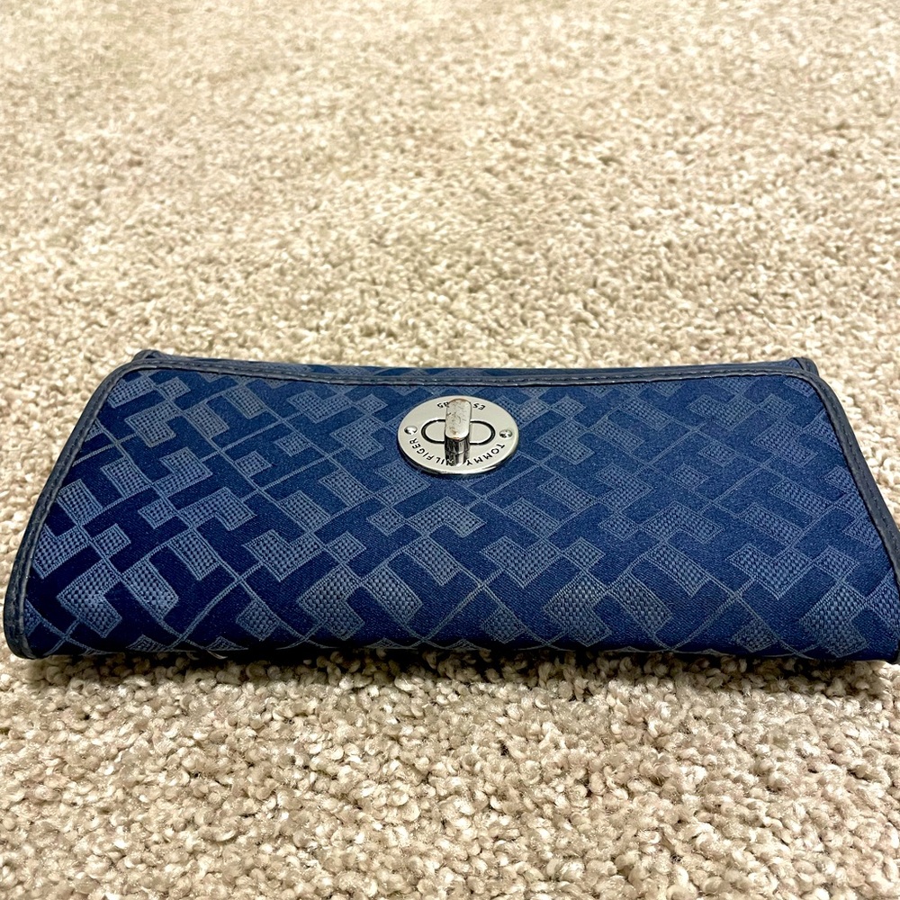 Tommy Hilfiger wallet